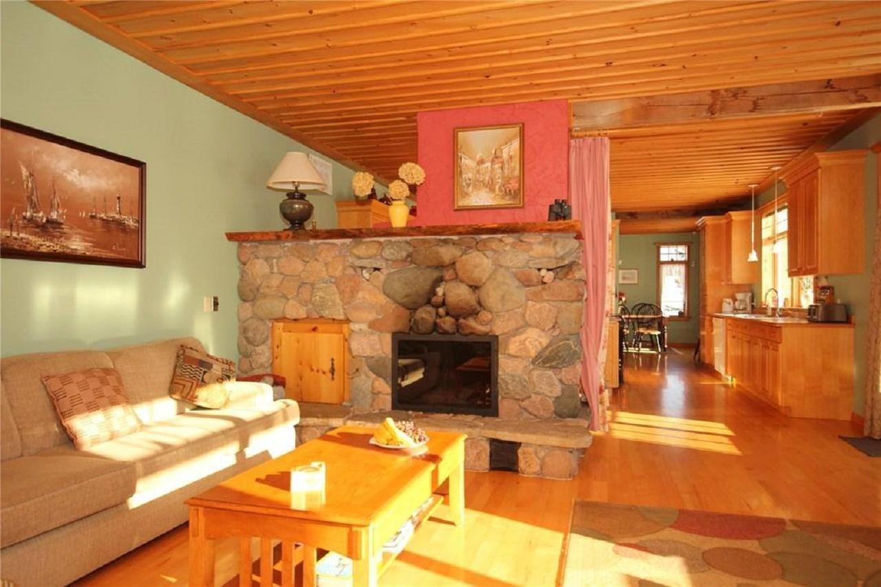 Rock Hill Bed & Breakfast Sharbot Lake Exteriér fotografie